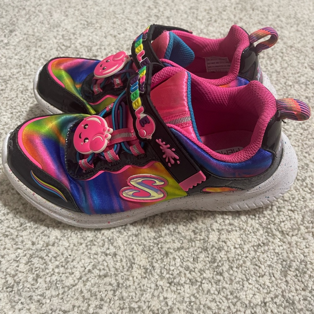 Sketchers kids rainbow bubble (size 2(U.S)) barely worn in slightly used.